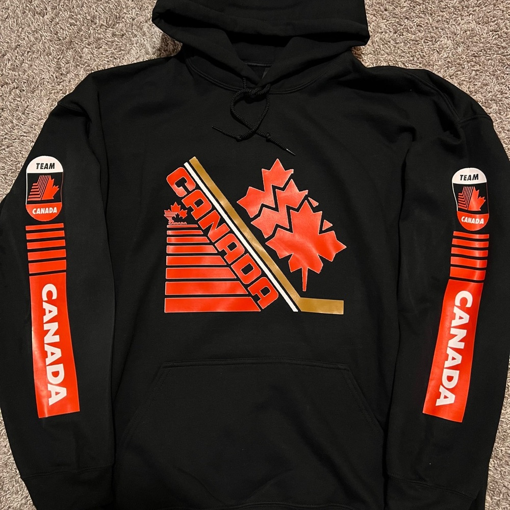 Gildan Black and Red Canada Team Men's Hoodie - Small